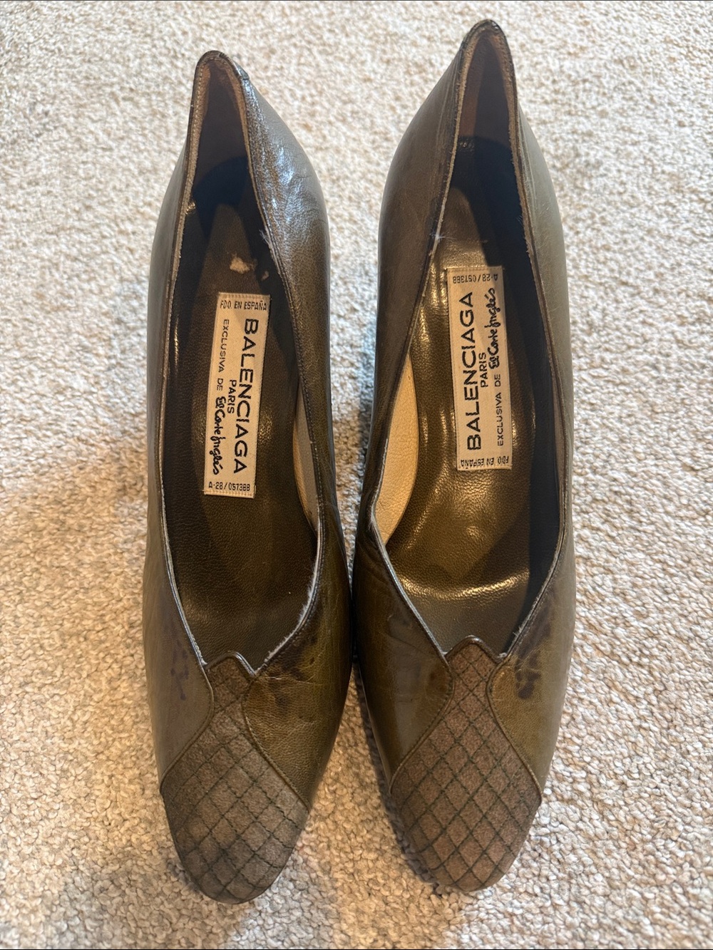 Vintage Balenciaga Olive Green Leather Pointed Pumps with Textured Toe